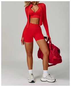 Détails du short de yoga rouge sans couture avec taille en V et texture de compression