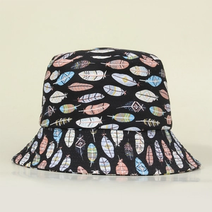 Chapeau bob noir pour enfants avec imprimé plumes colorées pour la protection solaire