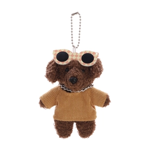 Ciondolo cane peluche marrone con maglione giallo e occhiali da sole alla moda rosa