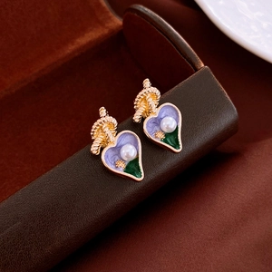 Boucles d'oreilles vintage en perles dorées avec fleurs en émail violet et vert noué
