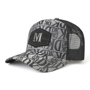 Unisex Mesh Baseball Cap mit DK-Druck und M-Schild-Patch für sommerlichen Sonnenschutz