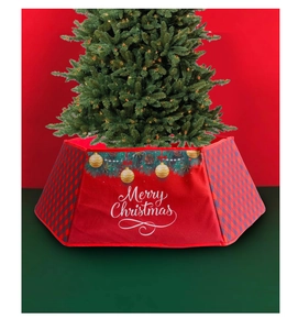 Detail der rot-blau karierten Weihnachtsbaum-Manschette mit Merry Christmas Bestickung