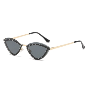 Lunettes de soleil œil de chat sans monture avec rivets et branches dorées fines