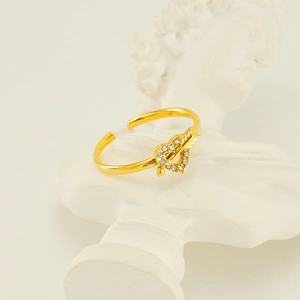 Minimalist 18K gold Cupid arrow open ring with sparkling heart shaped zircon stones