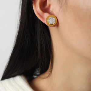 Elegant gold-plated gear ring earrings with white shell inlay and zircon accents