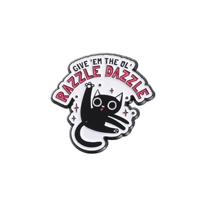 Pin's émaillé rétro chat noir avec slogan Give Em The Ol Razzle Dazzle pour vêtements