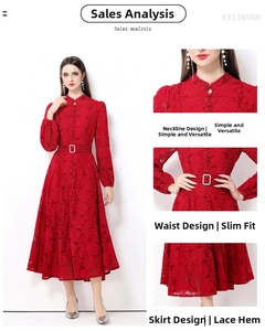 Détails de la robe en dentelle rouge avec col montant et manches lanternes élégantes