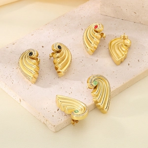 Vintage Wing Shape Stainless Steel Earrings For Women Gold Plated Shell Texture With Colorful Rhinestone Inlaid Jewelry