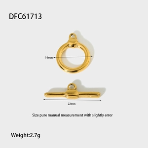 Détail du fermoir à bascule en acier inoxydable plaqué or PVD avec anneau 14mm et barre
