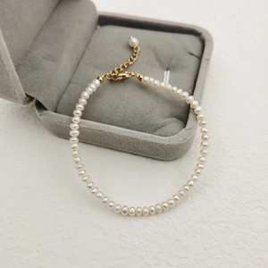 Handmade freshwater pearl bracelet with gold clasp on velvet box for women