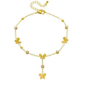 Bracelet de cheville doré avec papillons et strass brillants sur fond blanc