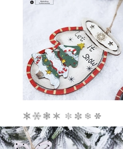 Détail d'ornement gant en bois avec texte Let it Snow et mini sapin de Noël 3D