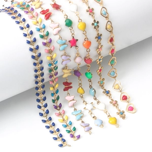 Pendentifs colorés papillon cœur fleur sur chaîne à maillons dorée en acier inoxydable