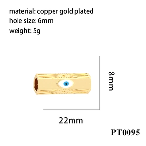 Détail macro du pendentif œil maléfique plaqué or 18K avec dimensions et spécifications