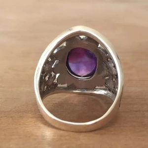 Detailed back view of vintage silver ring featuring purple stone and floral cutout