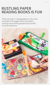 Details eines Baby-Stoffbuches mit Knisterpapier für sensorisches und taktiles Spielen