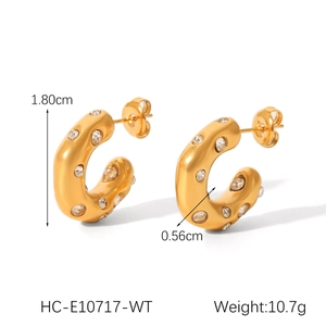 Macro view of C-shaped 18K gold stainless steel earrings with zircon and dimensions