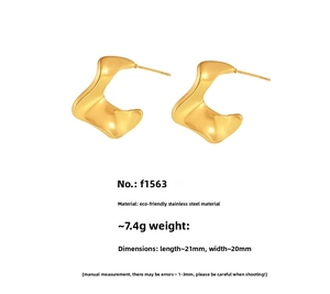 Detailed view of gold irregular wavy hollow hoop earrings with dimensions and weight