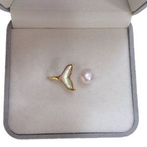 Anello coda di sirena placcato oro 18K con perla d'acqua dolce bianca molto lucida