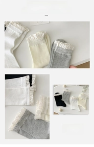 Vue détaillée des chaussettes en coton côtelé avec bords à volants style ballerine