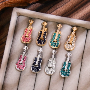 Broches guitare géométriques avec strass colorés en finitions métal doré et argenté
