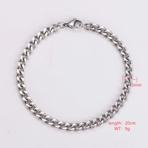 Detailed top view of 5mm silver cuban link bracelet with 20cm length and 9g weight