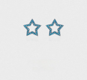 Vue macro détaillée des boucles d'oreilles étoile en argent 925 avec pierres turquoise