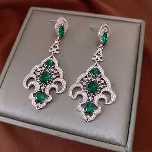 Boucles d'oreilles vintage en argent ajouré avec pierres vertes et strass scintillants