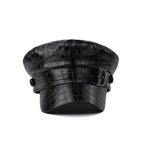 Casquette de marin en similicuir crocodile noir avec boucle décorative en métal en D