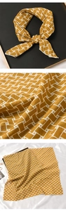 Détails de la texture et des motifs géométriques du foulard en soie jaune et blanc pur