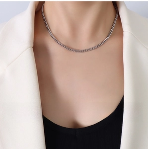Detail of 3.7mm stainless steel curb chain necklace shown on model in silver color