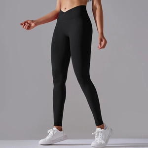 Detail of V-shaped high-waisted seamless yoga pants in black with slimming compression