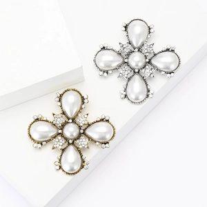 Vintage Artificial Baroque Pearl Brooch Elegant Rhinestone Cross Flower Pin Jewelry For Women Retro Alloy Apparel Accessories