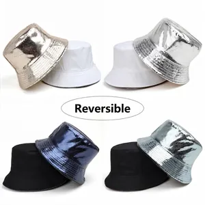 Chapeau bob réversible avec motif de losanges brillants et tissu uni classique