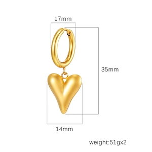 Boucles d'oreilles créoles coeur en acier doré avec dimensions de l'article