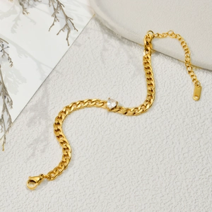 Bracelet gourmette doré avec zircon en forme de cœur et fermoir mousqueton ajustable
