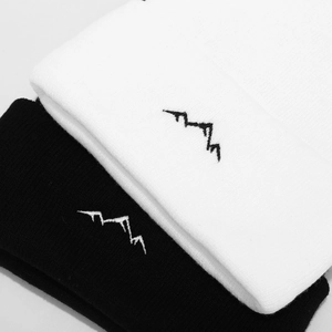 Mountain embroidery knit beanie set in black and white ribbed fabric for hip-hop style