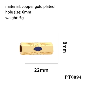 Détail d'une perle œil en cuivre plaqué or 18K, taille 8x22mm et trou de 6mm de large