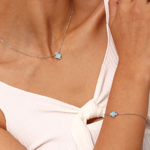 Parure collier et bracelet vintage en acier inoxydable avec opale bleue fleurie
