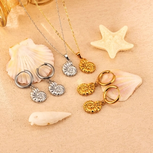 Collier Pendentif Nautilus Et Boucles D'oreilles Créoles En Acier Inoxydable Pour Femmes Plaqué Or 18K Style Océan
