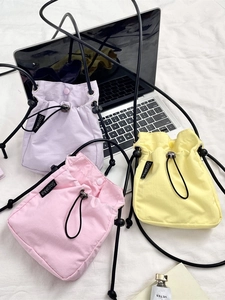 Borse a tracolla minimaliste con coulisse in nylon, colori lavanda, rosa e giallo