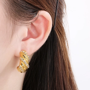 Fashionable gold-tone C-shaped twisted rope earrings with sparkling zircon inlay