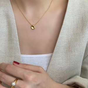 925 sterling silver gold necklace with irregular pendant and pearl ring set on model