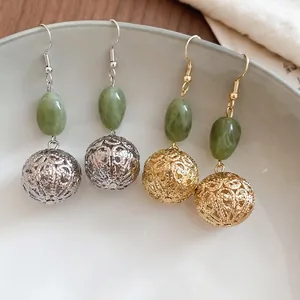Boucles d'oreilles pendantes chinoises en résine ajourée, finitions or et argent