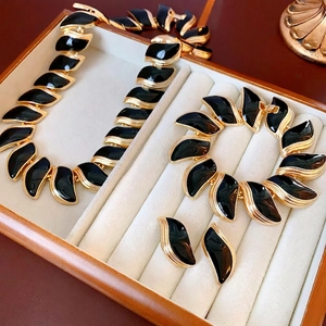 Vintage Leaf Jewelry Set Alloy Black Enamel Necklace Bracelet Earrings For Women Clavicle Chain Elegant