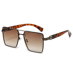 Retro oversized square sunglasses with tortoiseshell frames and brown gradient lenses