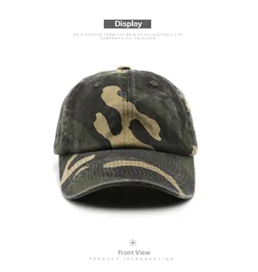 Vue de face d'une casquette de baseball camouflage classique en coton délavé doux