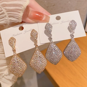 Boucles d'Oreilles Pendantes de Luxe en Cuivre Goutte d'Eau pour Femmes Strass Géométrique Losange avec Tige en Or 14k Bijoux
