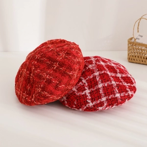 Bérets en tweed rouge et à carreaux pour femmes et filles pour un style automne hiver