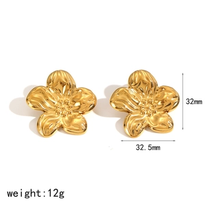 French vintage 18k gold floral earrings with 32mm dimensions and 12g weight